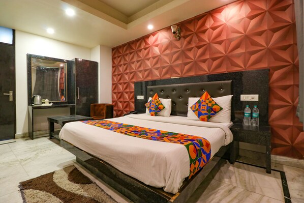 Egyptian cotton sheets, premium bedding, in-room safe, desk - FabHotel A One Noida Sector 11 (Noida)