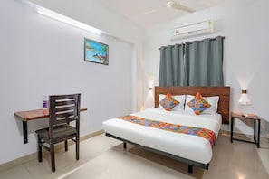 Deluxe Room | Egyptian cotton sheets, premium bedding, in-room safe, desk - FabHotel Frenotel - Madhapur (Hyderabad)