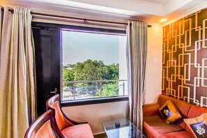 Lobby sitting area - Fabhotel Signature Plaza (New Delhi)