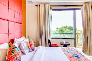Egyptian cotton sheets, premium bedding, in-room safe, desk