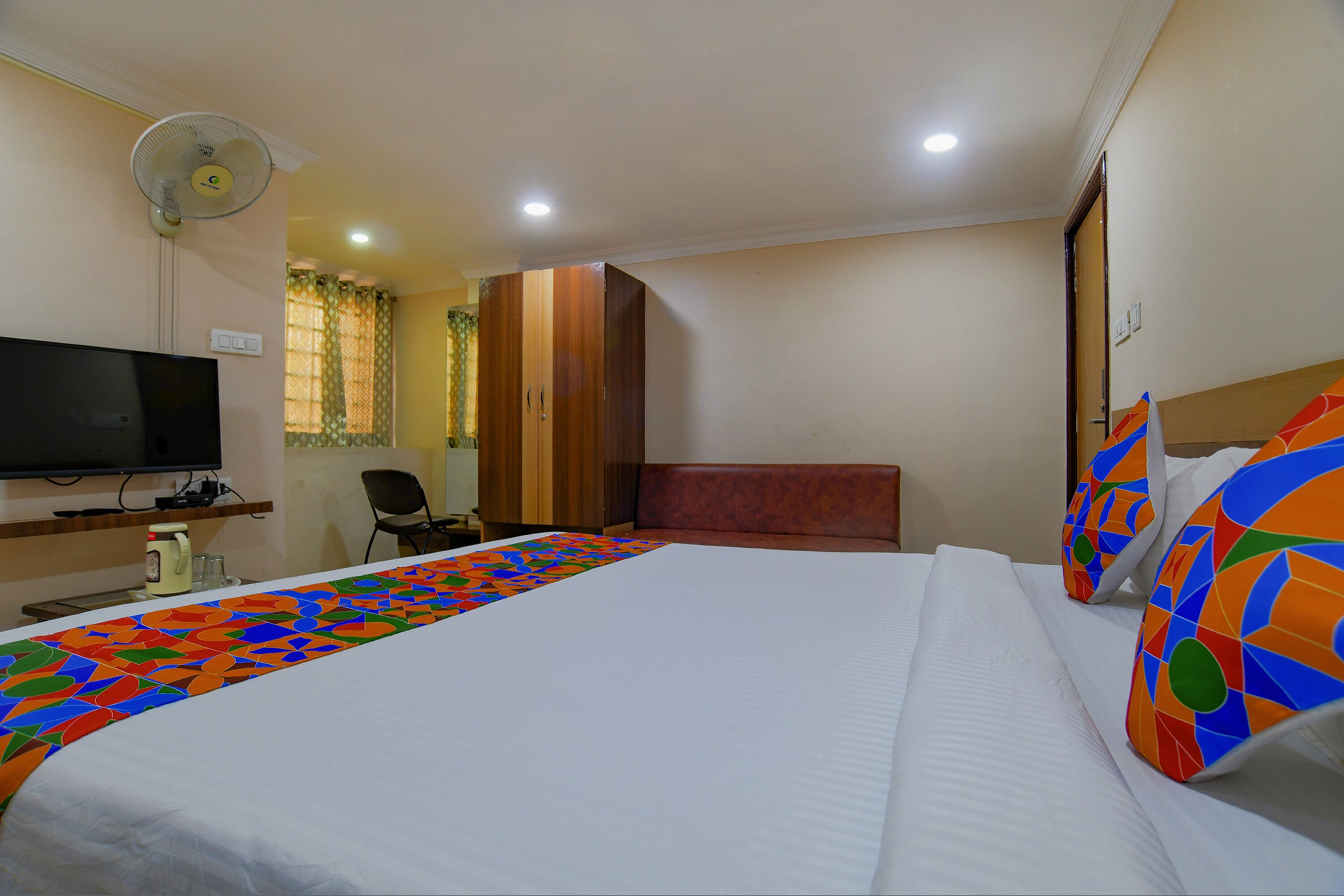 egyptian cotton sheets, premium bedding, in-room safe, desk