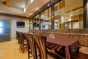 Restaurant - Fabhotel Pishori (Indore)