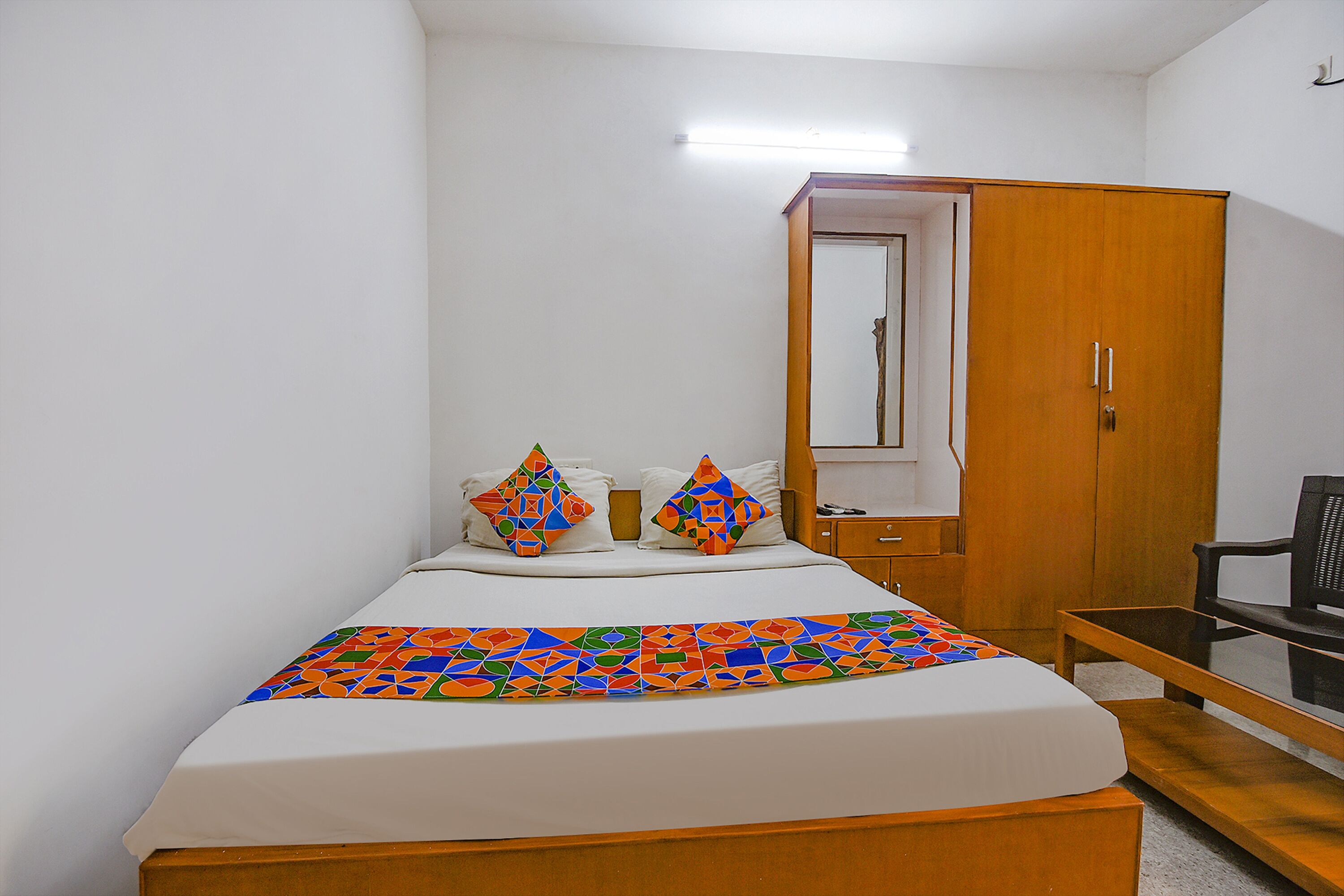 egyptian cotton sheets, premium bedding, in-room safe, desk