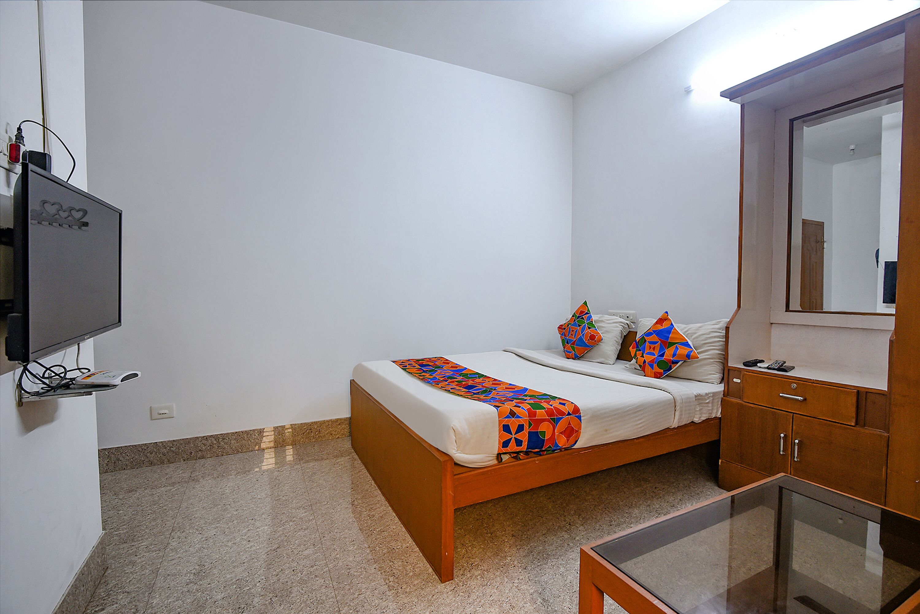 deluxe room | egyptian cotton sheets, premium bedding, in-room safe, desk