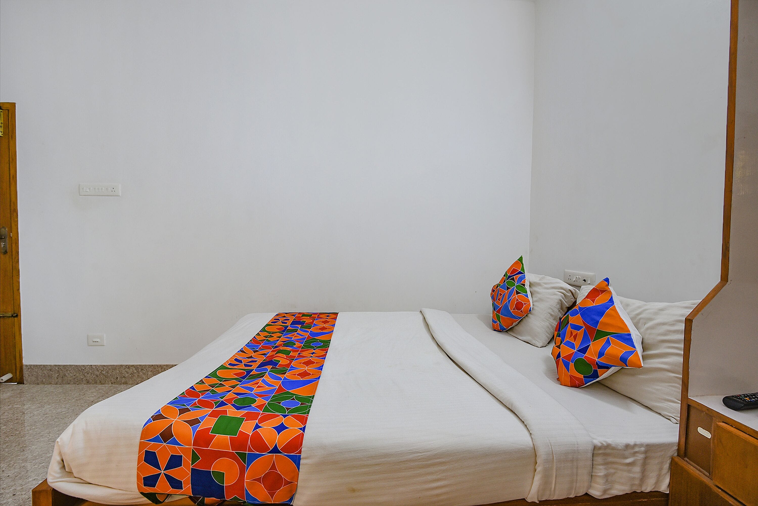 egyptian cotton sheets, premium bedding, in-room safe, desk