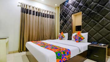 Egyptian cotton sheets, premium bedding, in-room safe, desk