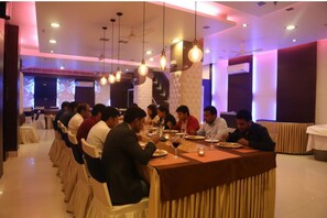 Restaurant - FabHotel Yug Villa (New Delhi)