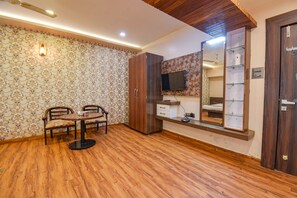 Lakens van Egyptisch katoen, luxe beddengoed, een kluis op de kamer