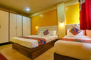 Egyptian cotton sheets, premium bedding, in-room safe, desk