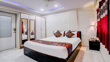 Deluxe Room | Egyptian cotton sheets, premium bedding, in-room safe, desk