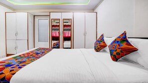 Egyptian cotton sheets, premium bedding, in-room safe, desk - Via Dream Palace (Mumbai)