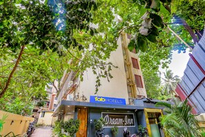 Exterior - FabHotel Dream Palace (Mumbai)