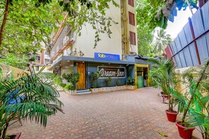 Exterior - FabHotel Dream Palace (Mumbai)