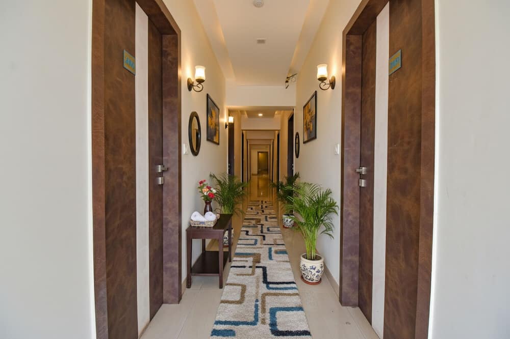 FabHotel Royce Studio