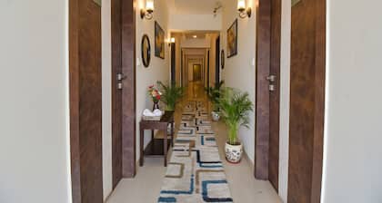 FabHotel Royce Studio