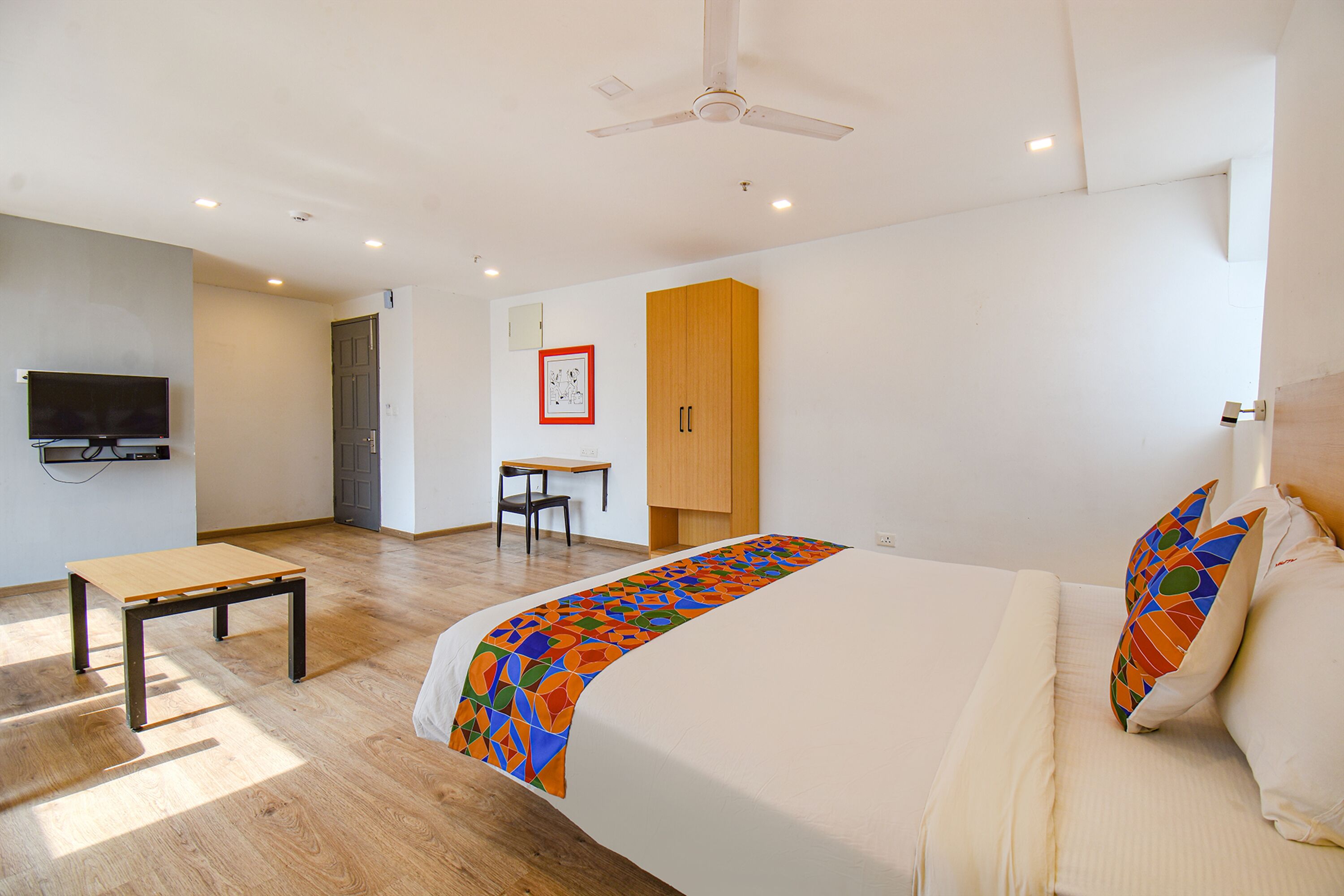 Super OYO Townhouse 127 Alpha