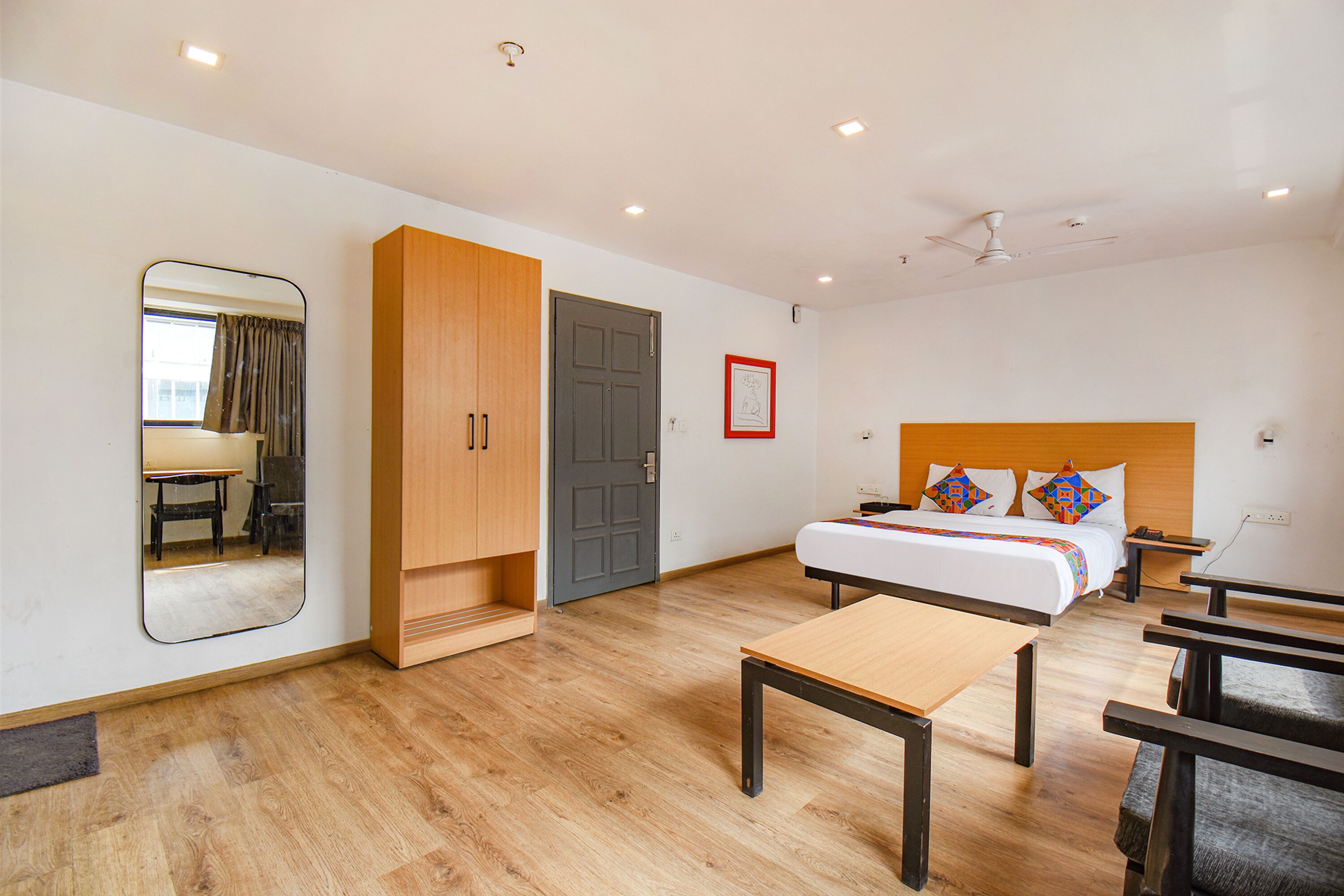 Super OYO Townhouse 127 Alpha