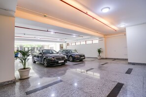 Parking - Fabhotel F9 Pitampura (New Delhi)