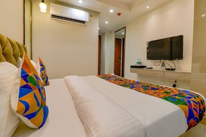 Egyptian cotton sheets, premium bedding, free WiFi, bed sheets - Fabhotel F9 Pitampura (New Delhi)