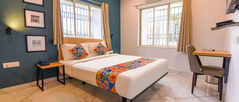 Deluxe Room | Egyptian cotton sheets, premium bedding, in-room safe, desk