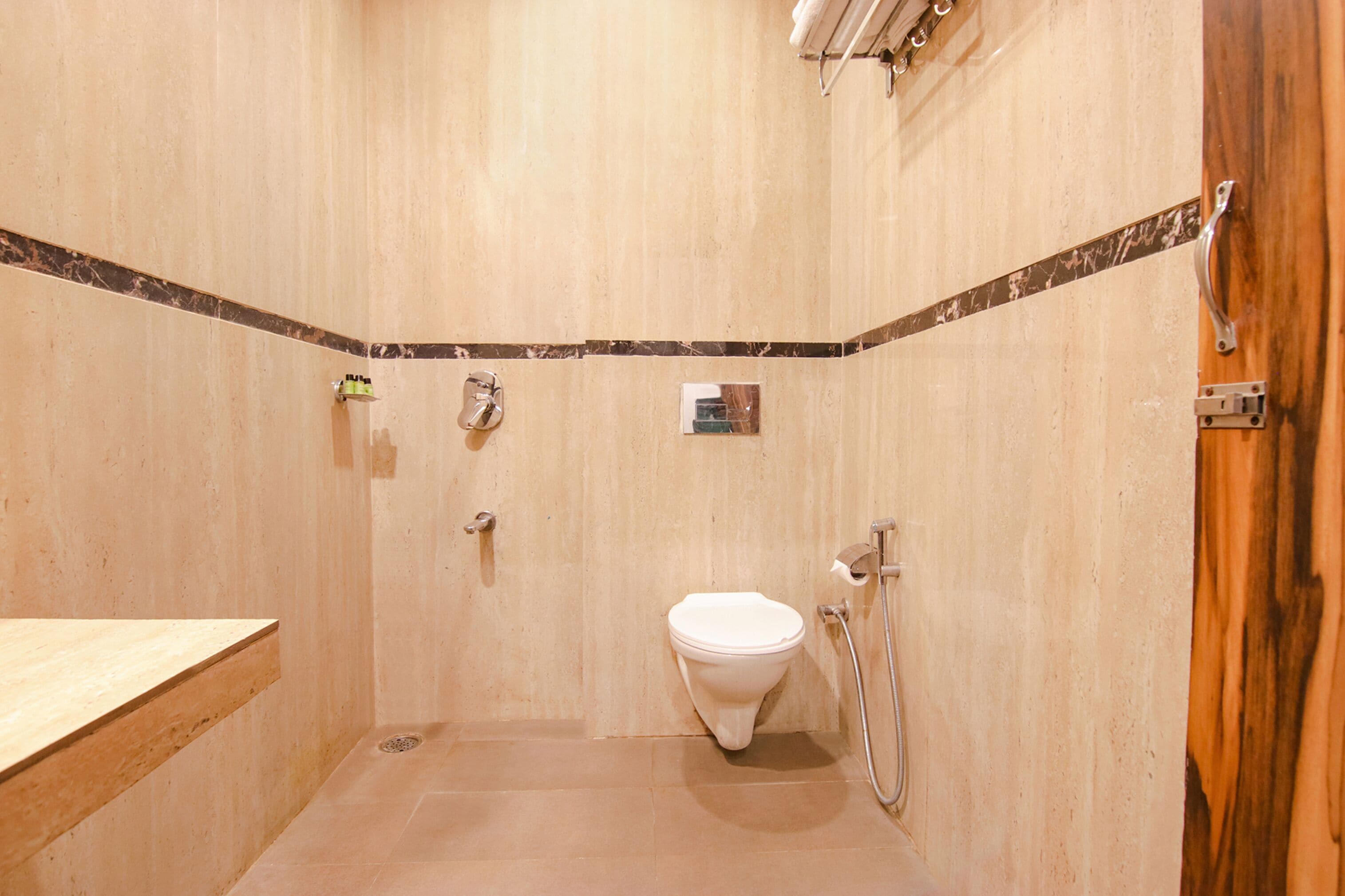 Fabhotel Sallow Grand