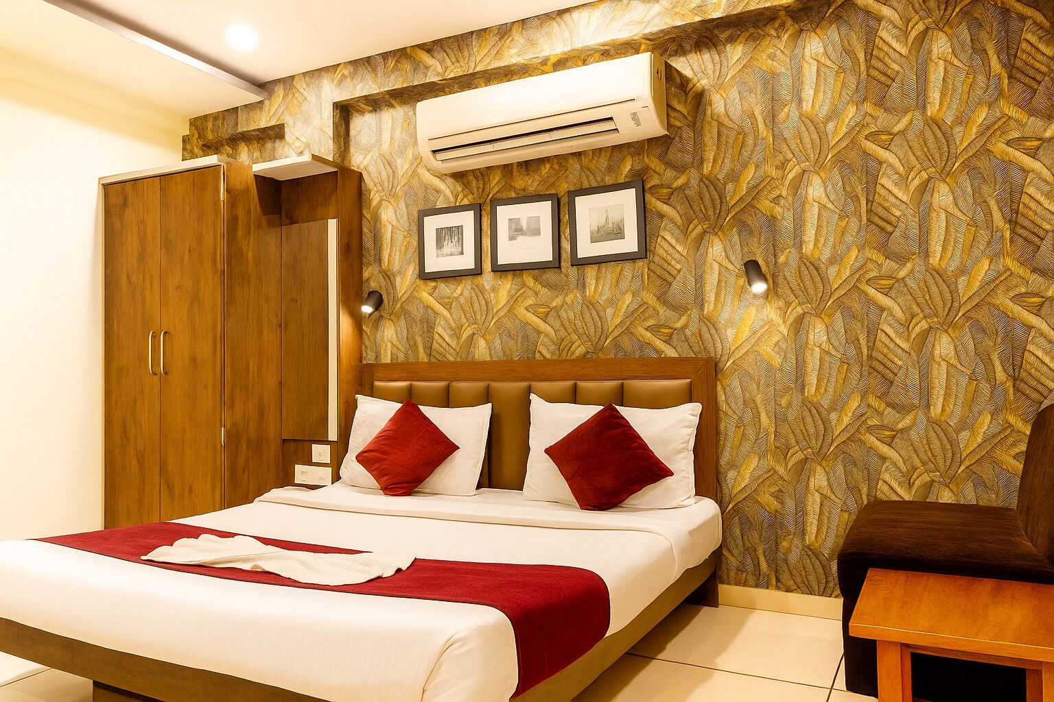 Premium Room | Egyptian cotton sheets, premium bedding, desk, free WiFi