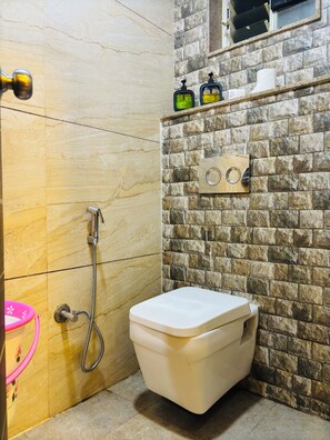 Shower, rainfall showerhead, towels