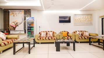 Área de estar no saguão