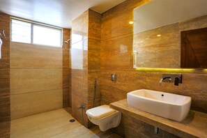 Deluxe Room | Bathroom | Shower, rainfall showerhead, towels - Fabhotel Surya (Bhopal)