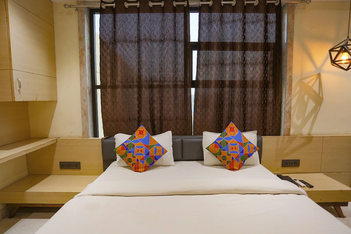 Suite | 1 bedroom, Egyptian cotton sheets, premium bedding, desk