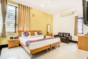 Egyptian cotton sheets, premium bedding, free WiFi, bed sheets - Fabhotel Emara Grand (Bengaluru)