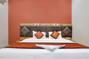 Deluxe Room, 1 Double Bed | Egyptian cotton sheets, premium bedding, Select Comfort beds, desk - Veera Residency (Mumbai)