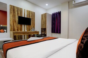 Habitación Deluxe, 1 cama matrimonial | Vista a la ciudad