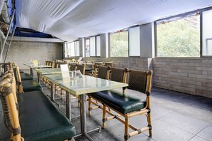 包含每日自助早餐