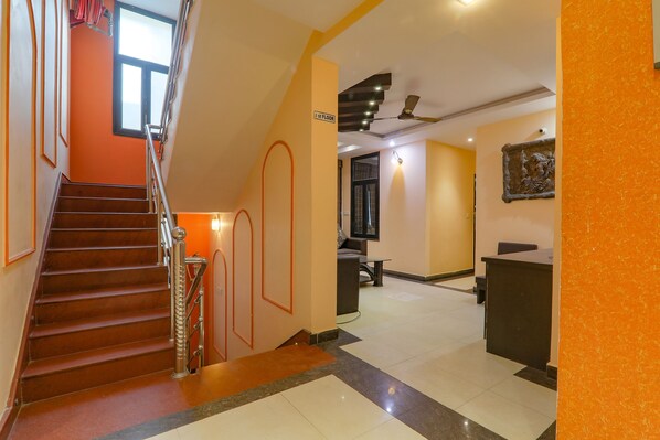 Lobby - Fabhotel Govinda Royal (Kanpur)