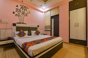 Premium Room | Egyptian cotton sheets, premium bedding, desk, free WiFi - Fabhotel Govinda Royal (Kanpur)