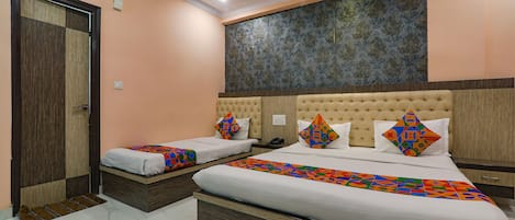 Habitación familiar | Sábanas de algodón egipcio, ropa de cama de alta calidad y escritorio