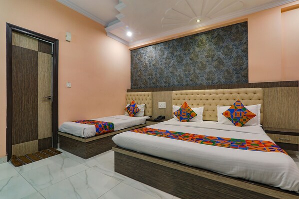 Family Room | 1 bedroom, Egyptian cotton sheets, premium bedding, desk