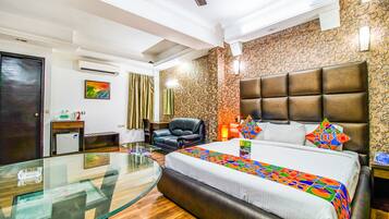 Premium Room | Egyptian cotton sheets, premium bedding, desk, free WiFi