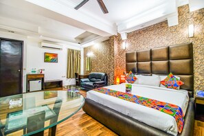 Habitación Premium | Sábanas de algodón egipcio, ropa de cama de alta calidad y escritorio