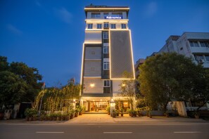 Exterior - Fabhotel Corner Courtyard- Nr KIMS Hospital, Kondapur (Hyderabad)