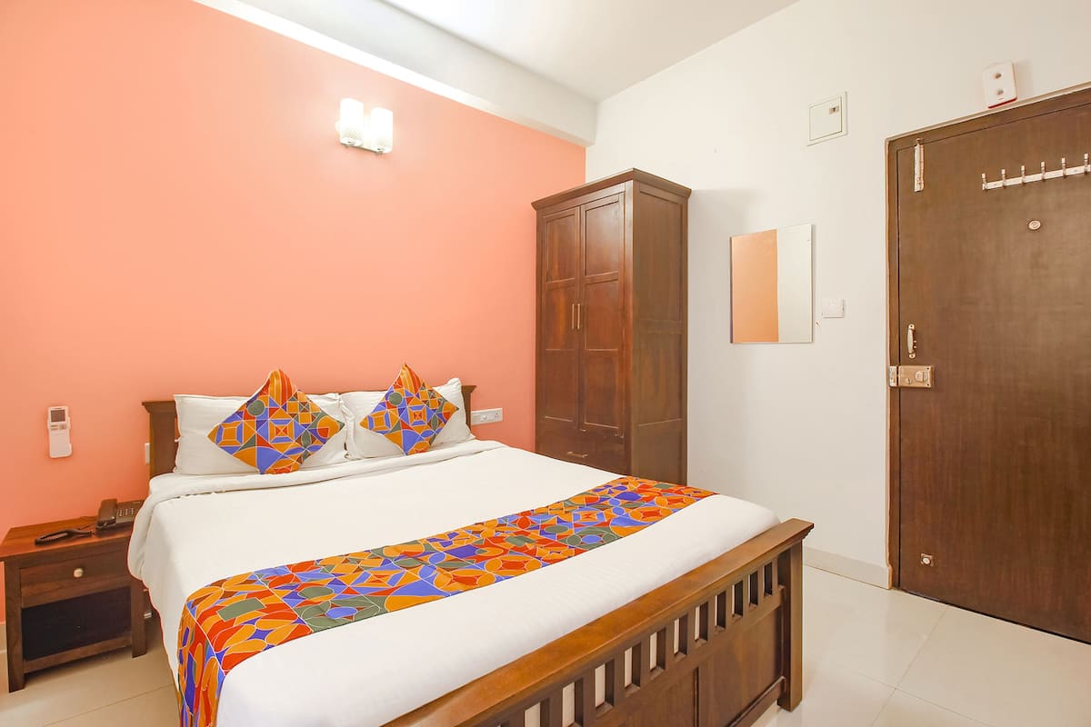 Deluxe Room | 1 bedroom, Egyptian cotton sheets, premium bedding, desk