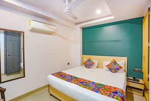 Egyptian cotton sheets, premium bedding, desk, free WiFi