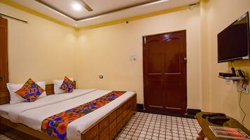 Egyptian cotton sheets, premium bedding, desk, free WiFi