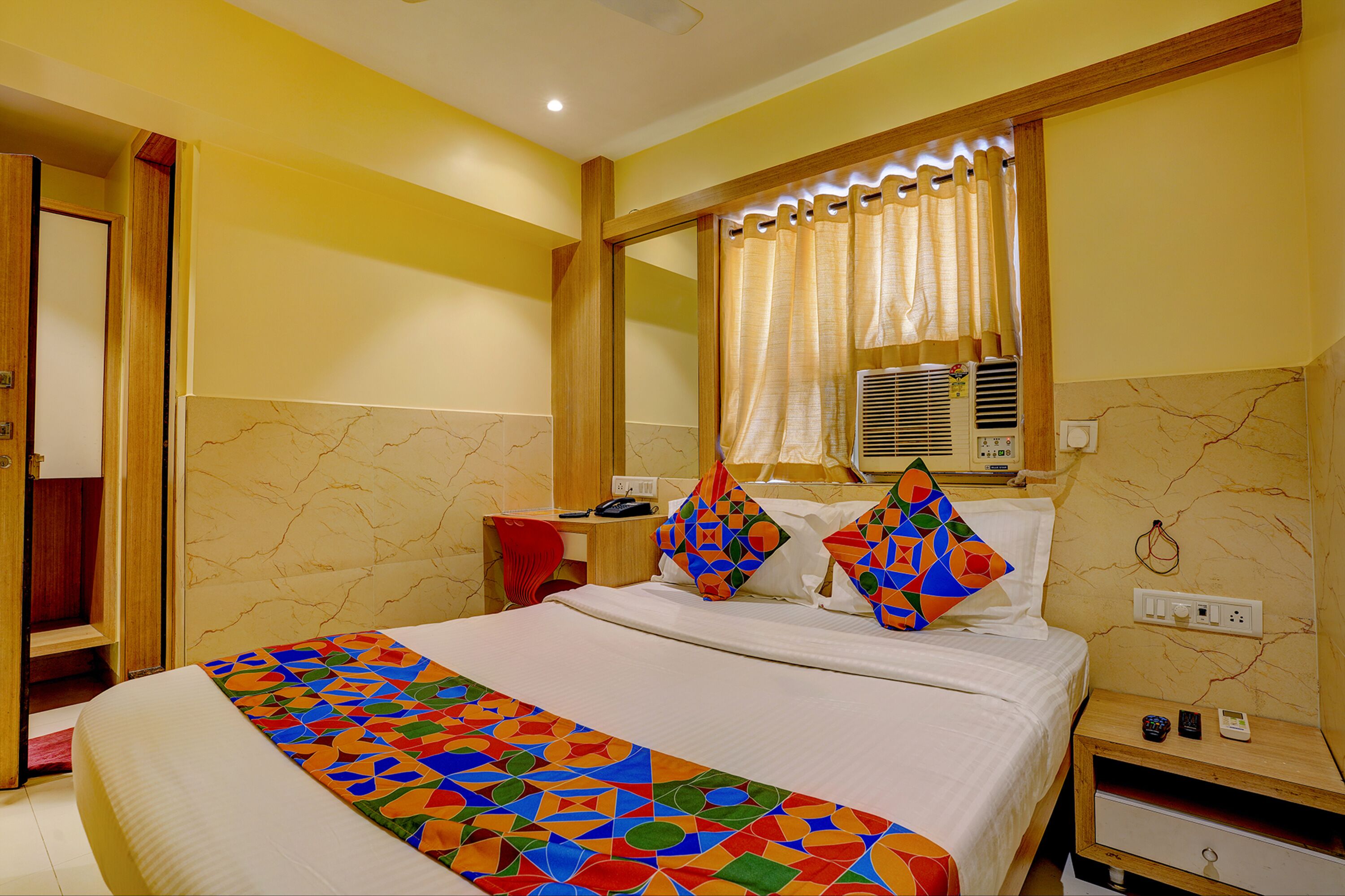 Premium Room | Egyptian cotton sheets, premium bedding, desk, free WiFi