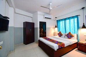 Egyptian cotton sheets, premium bedding, in-room safe, desk - Fabhotel Luxury Stay (Bidhannagar)