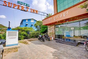 موقف سيارات