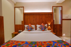 Egyptian cotton sheets, premium bedding, in-room safe, free WiFi - Fabexpress Super 7 Inn (Navi Mumbai)
