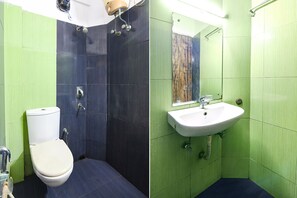 Deluxe kamer | Badkamer | Een douche, een regendouche, gratis toiletartikelen, handdoeken