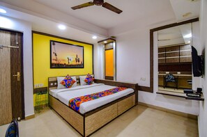 Egyptian cotton sheets, premium bedding, in-room safe, desk